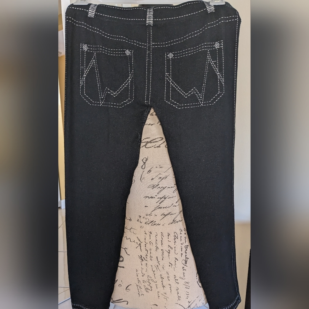 5/$25 MISS JULI Cropped Leggings Size M/L